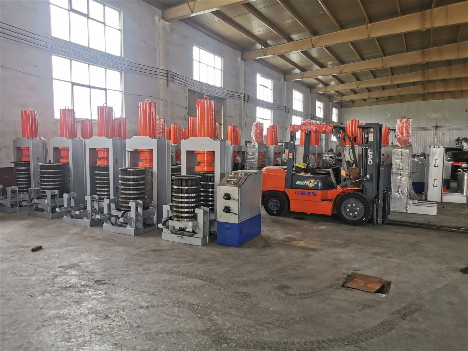 Finished hydraulic oil presses lined up